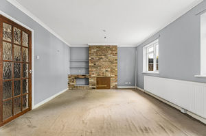 Lounge- click for photo gallery